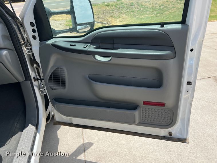 image for item DS8452 2002 Ford F350 Super Duty  ambulance