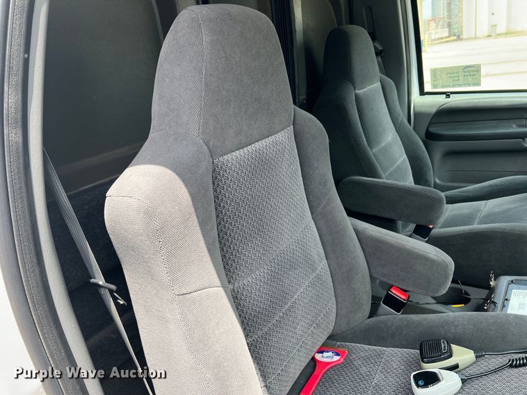 image for item DS8452 2002 Ford F350 Super Duty  ambulance