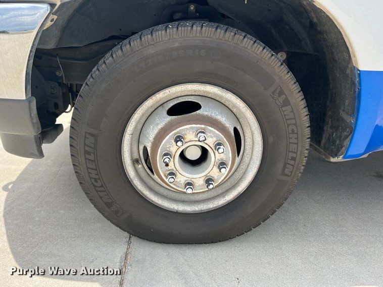 image for item DS8452 2002 Ford F350 Super Duty  ambulance