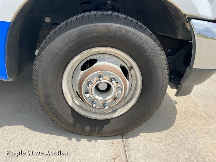 image for item DS8452 2002 Ford F350 Super Duty  ambulance