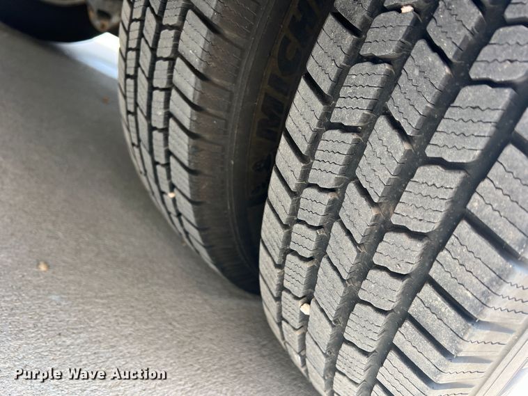 image for item DS8452 2002 Ford F350 Super Duty  ambulance