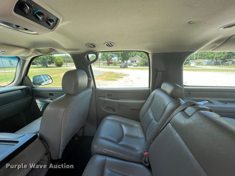 image for item HL9222 2005 Chevrolet Suburban 2500  SUV