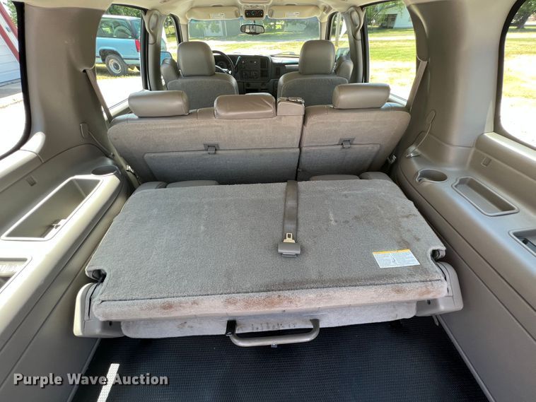 image for item HL9222 2005 Chevrolet Suburban 2500  SUV