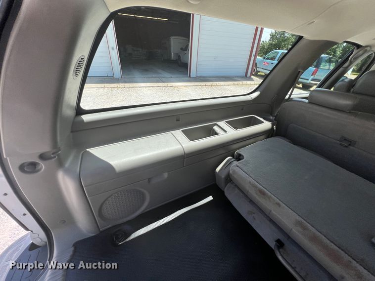 image for item HL9222 2005 Chevrolet Suburban 2500  SUV