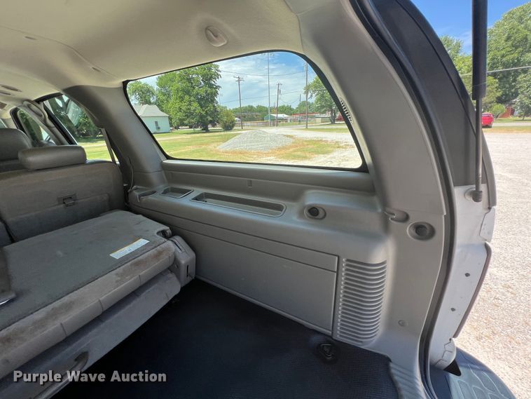 image for item HL9222 2005 Chevrolet Suburban 2500  SUV