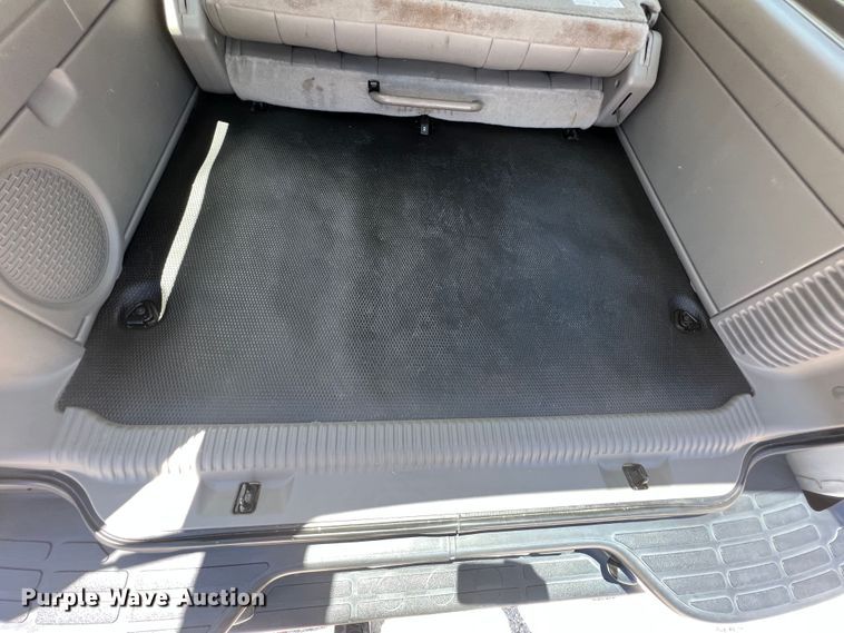 image for item HL9222 2005 Chevrolet Suburban 2500  SUV