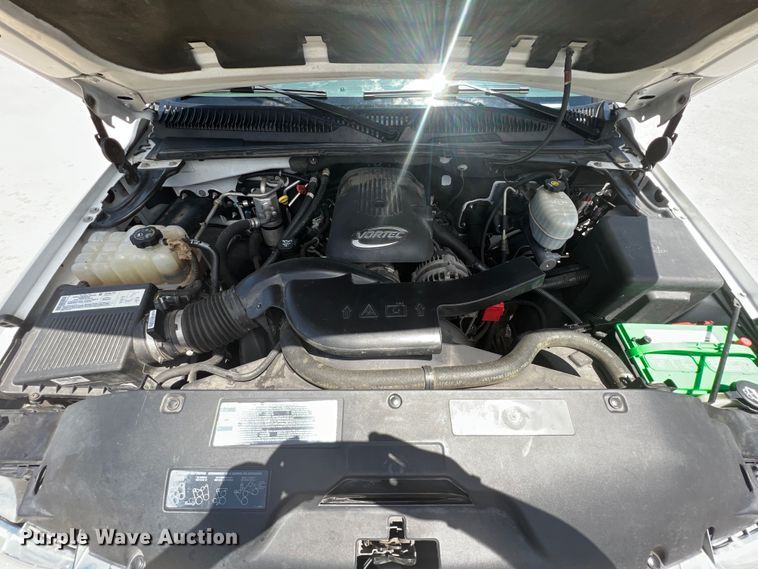 image for item HL9222 2005 Chevrolet Suburban 2500  SUV