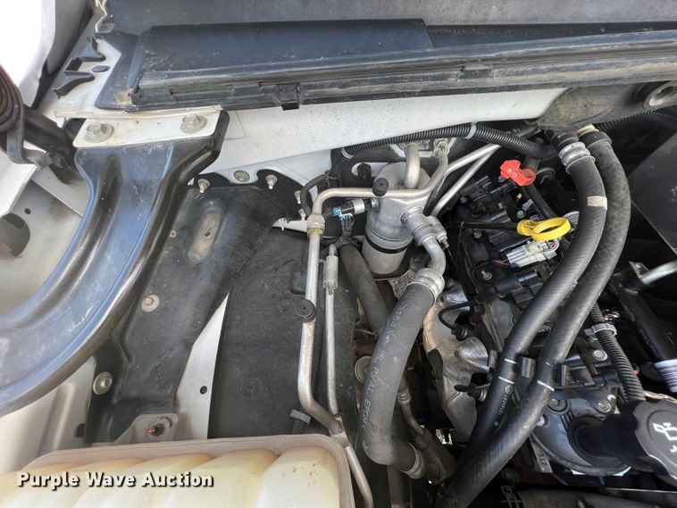 image for item HL9222 2005 Chevrolet Suburban 2500  SUV