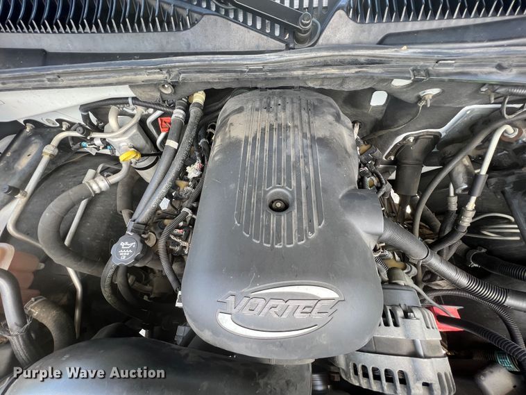 image for item HL9222 2005 Chevrolet Suburban 2500  SUV