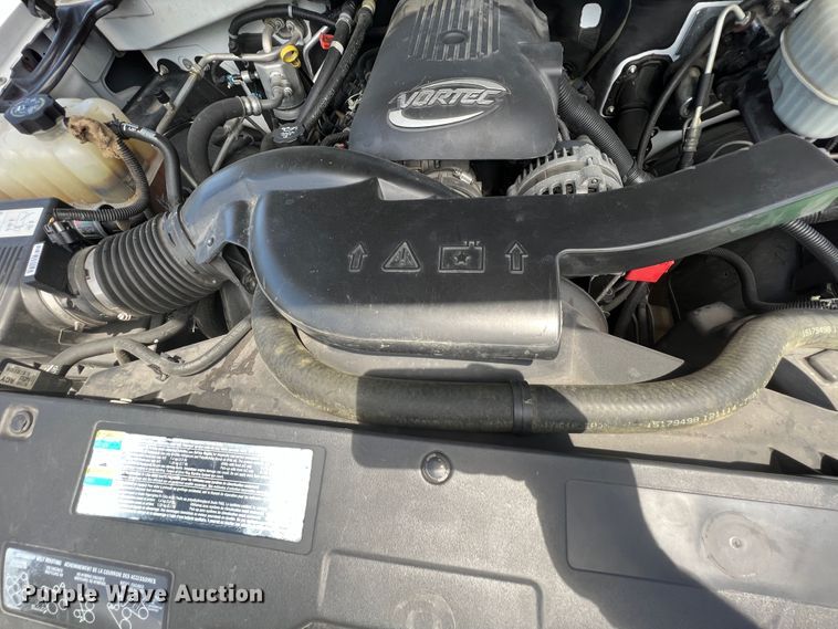 image for item HL9222 2005 Chevrolet Suburban 2500  SUV