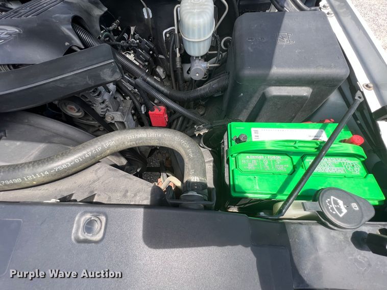 image for item HL9222 2005 Chevrolet Suburban 2500  SUV