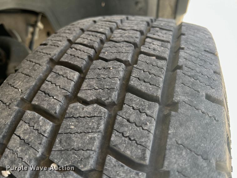 image for item HL9222 2005 Chevrolet Suburban 2500  SUV