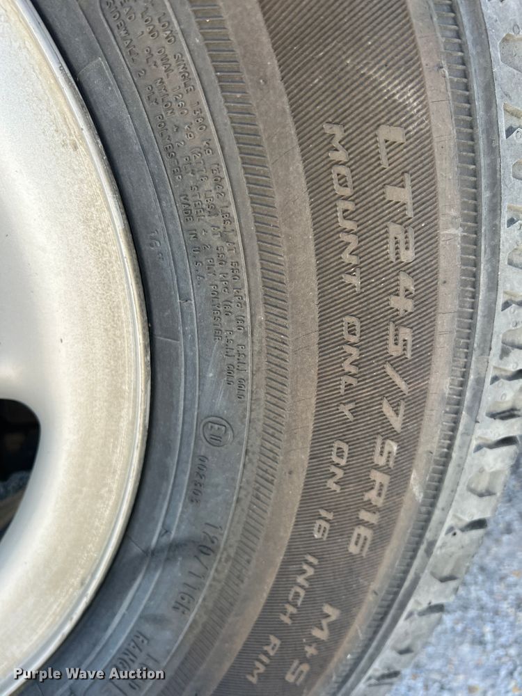 image for item HL9222 2005 Chevrolet Suburban 2500  SUV