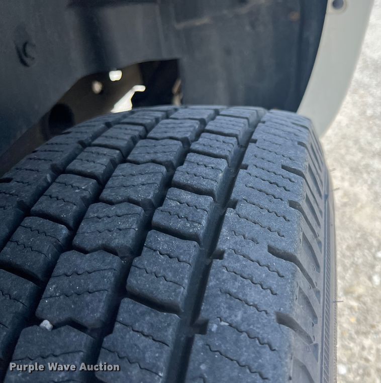 image for item HL9222 2005 Chevrolet Suburban 2500  SUV