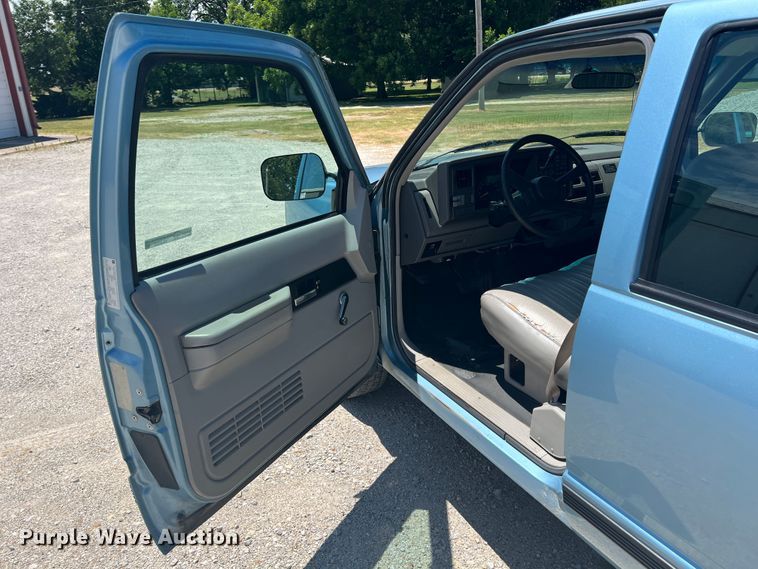 image for item HL9223 1993 GMC Suburban 1500  SUV