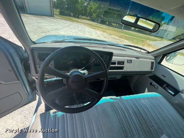 image for item HL9223 1993 GMC Suburban 1500  SUV