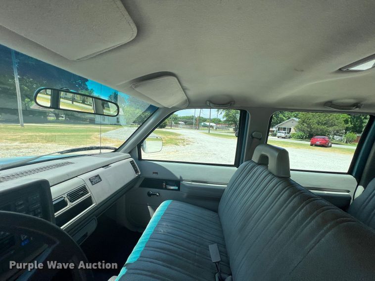 image for item HL9223 1993 GMC Suburban 1500  SUV