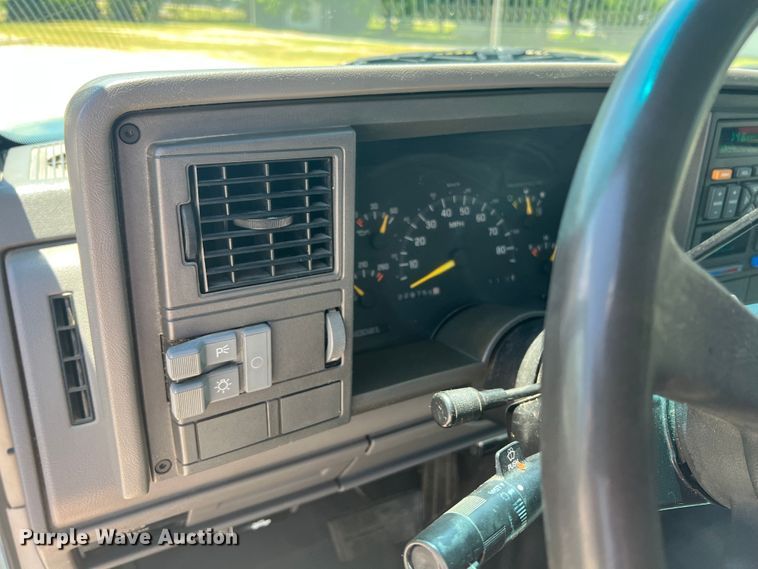 image for item HL9223 1993 GMC Suburban 1500  SUV