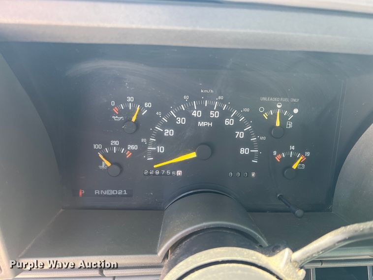 image for item HL9223 1993 GMC Suburban 1500  SUV