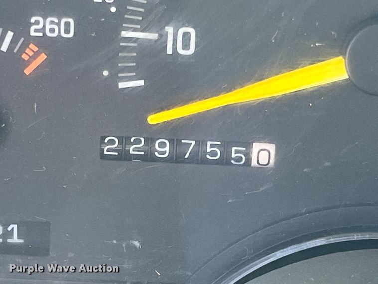 image for item HL9223 1993 GMC Suburban 1500  SUV