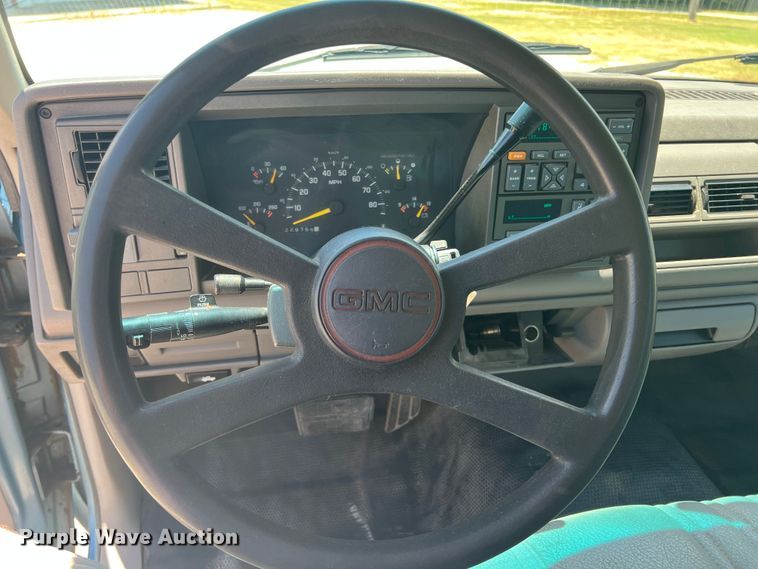 image for item HL9223 1993 GMC Suburban 1500  SUV