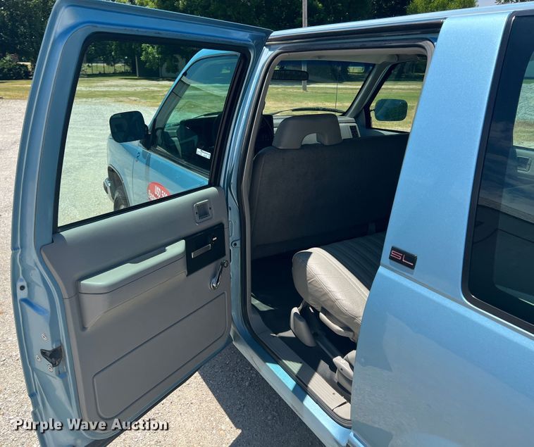 image for item HL9223 1993 GMC Suburban 1500  SUV