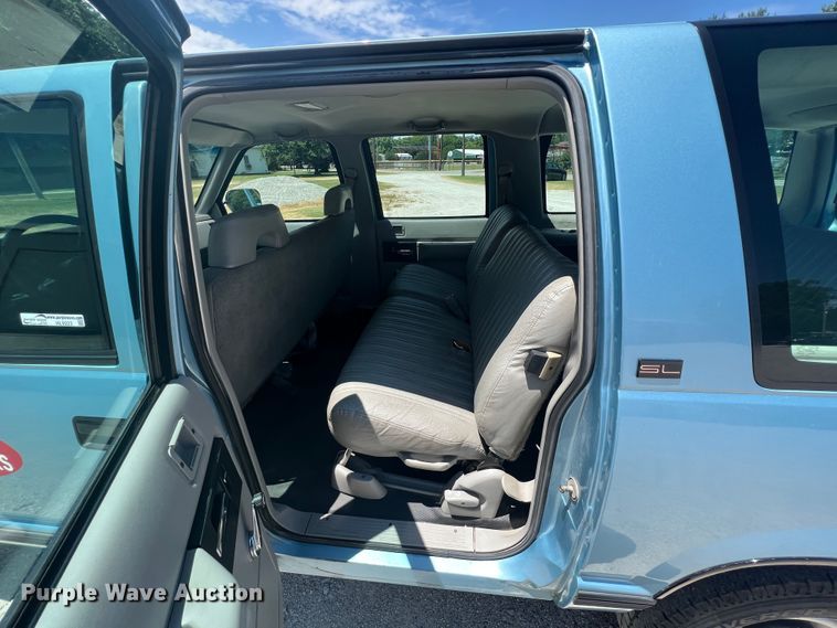image for item HL9223 1993 GMC Suburban 1500  SUV