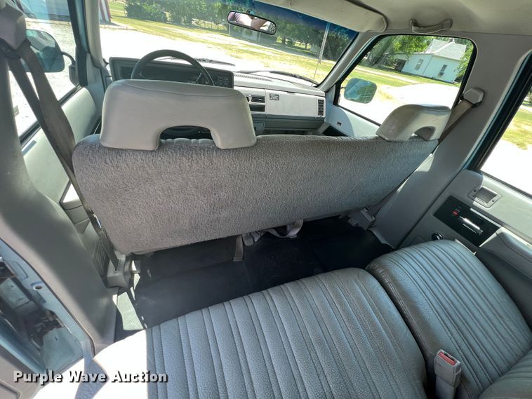 image for item HL9223 1993 GMC Suburban 1500  SUV