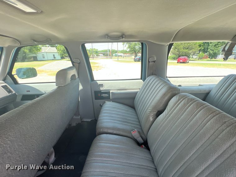 image for item HL9223 1993 GMC Suburban 1500  SUV