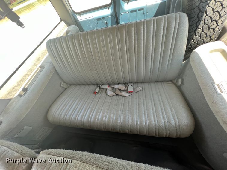 image for item HL9223 1993 GMC Suburban 1500  SUV