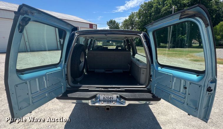 image for item HL9223 1993 GMC Suburban 1500  SUV