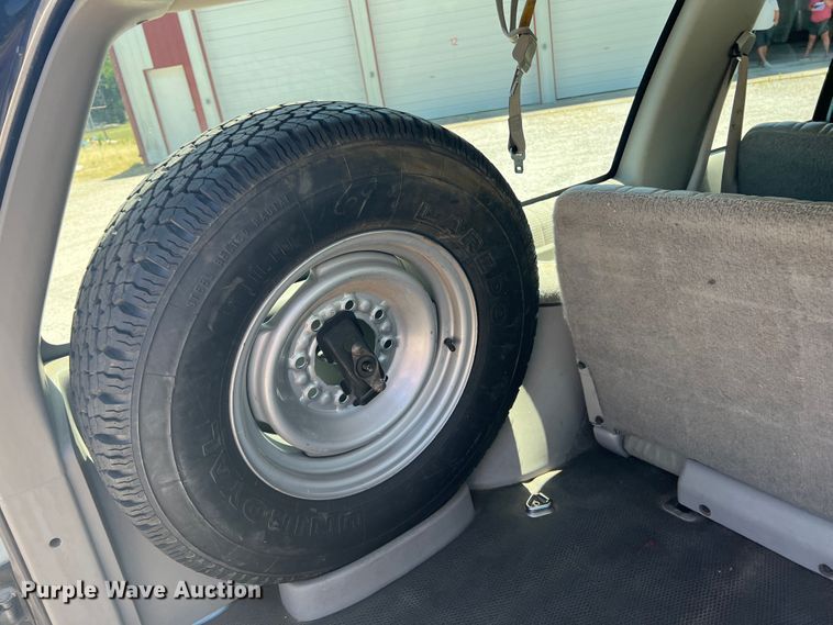 image for item HL9223 1993 GMC Suburban 1500  SUV