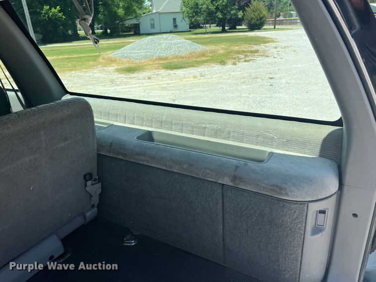 image for item HL9223 1993 GMC Suburban 1500  SUV