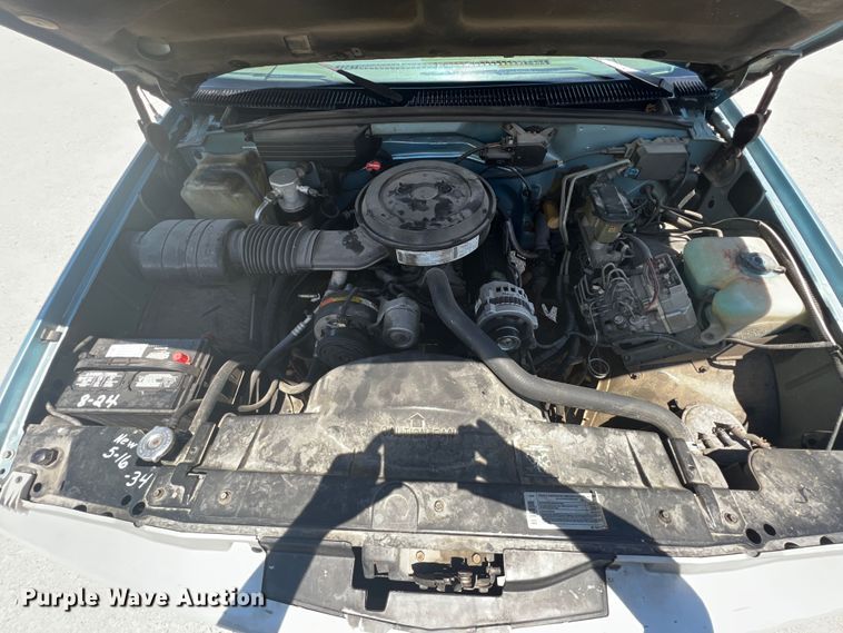 image for item HL9223 1993 GMC Suburban 1500  SUV