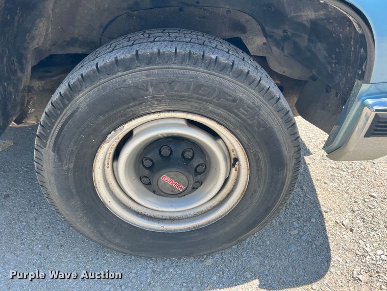 image for item HL9223 1993 GMC Suburban 1500  SUV