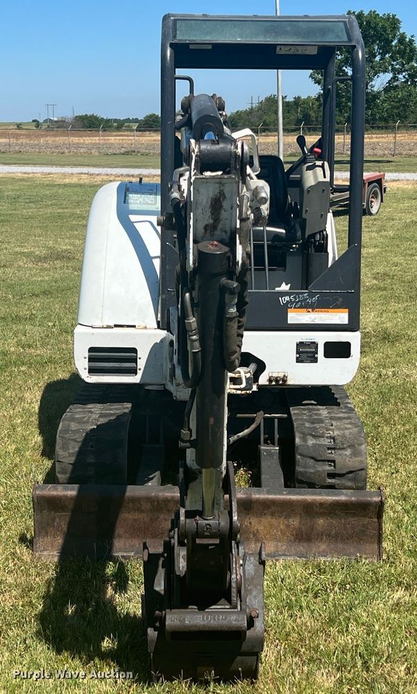 image for item HL9239 2011 Bobcat 325  mini excavator