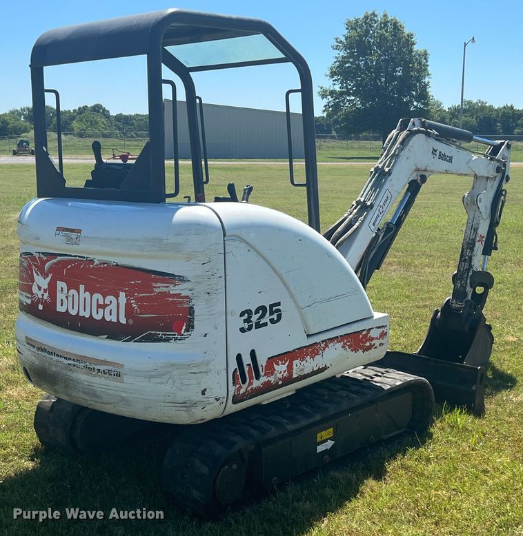 image for item HL9239 2011 Bobcat 325  mini excavator