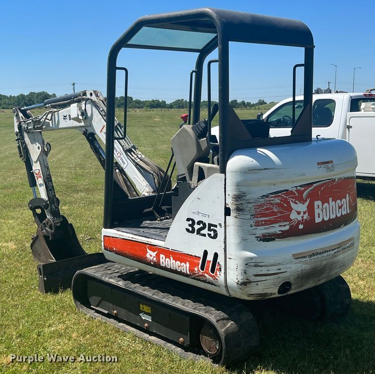 image for item HL9239 2011 Bobcat 325  mini excavator