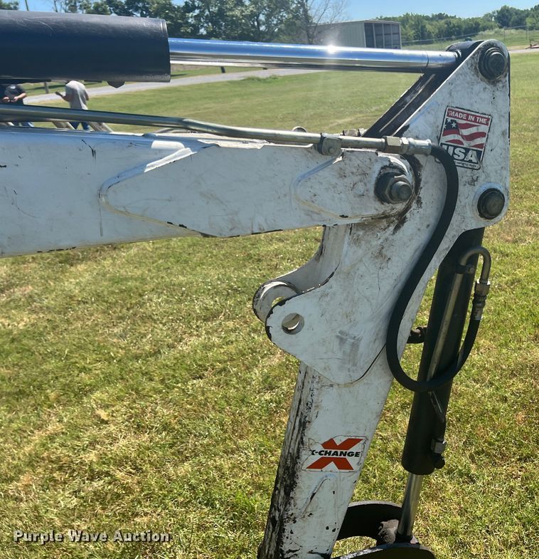 image for item HL9239 2011 Bobcat 325  mini excavator