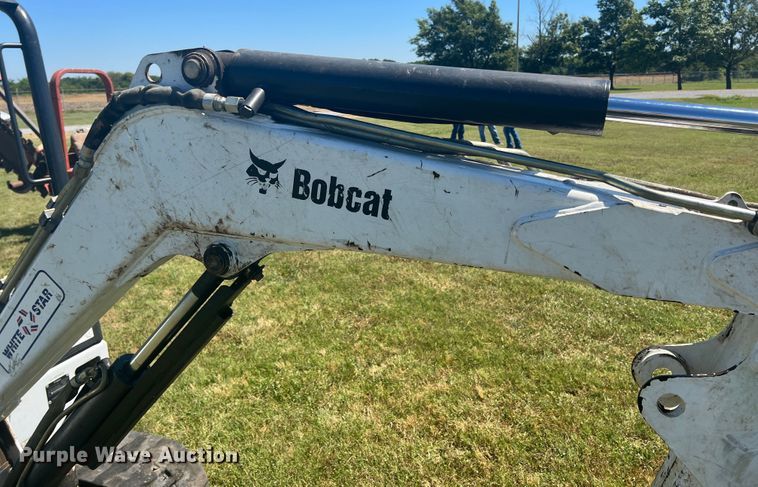 image for item HL9239 2011 Bobcat 325  mini excavator