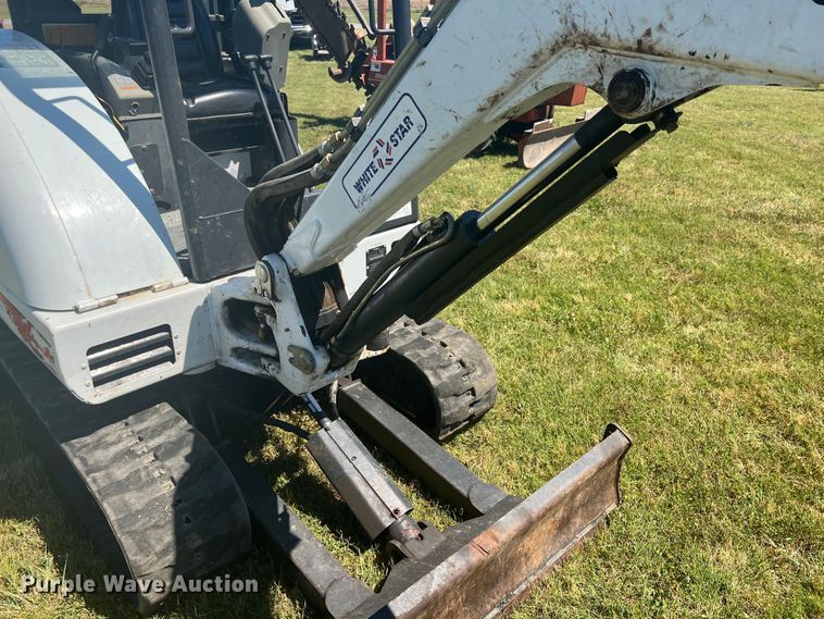 image for item HL9239 2011 Bobcat 325  mini excavator