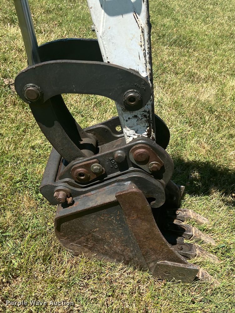 image for item HL9239 2011 Bobcat 325  mini excavator