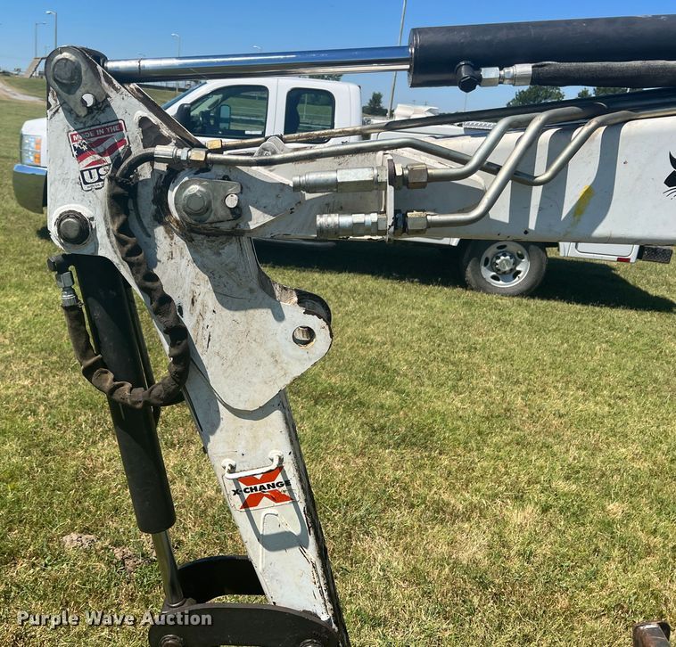 image for item HL9239 2011 Bobcat 325  mini excavator