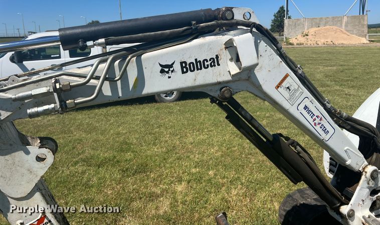 image for item HL9239 2011 Bobcat 325  mini excavator