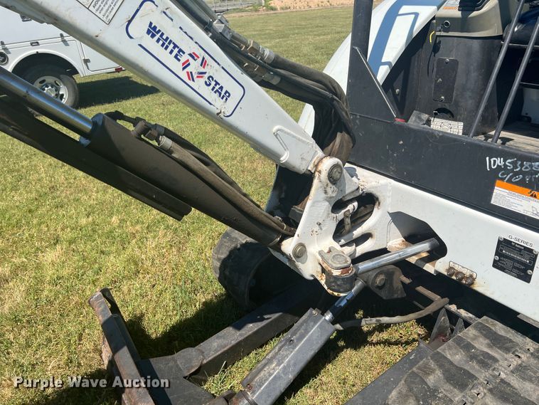 image for item HL9239 2011 Bobcat 325  mini excavator