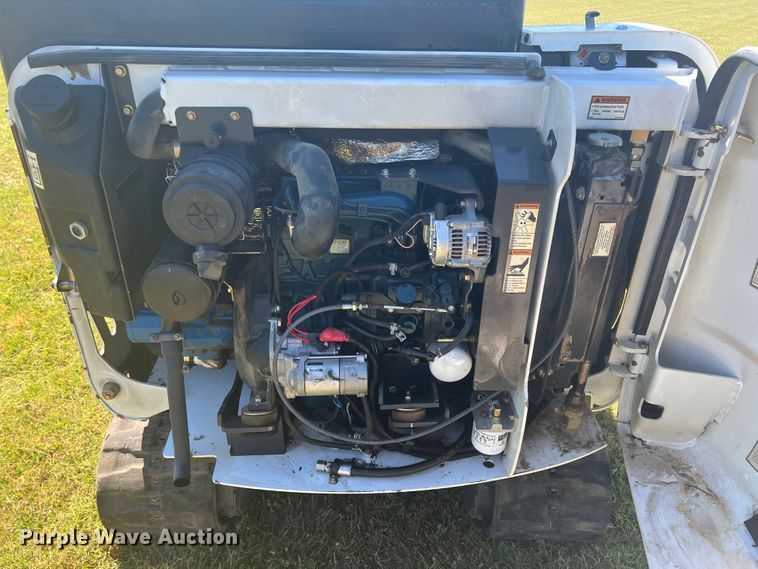 image for item HL9239 2011 Bobcat 325  mini excavator