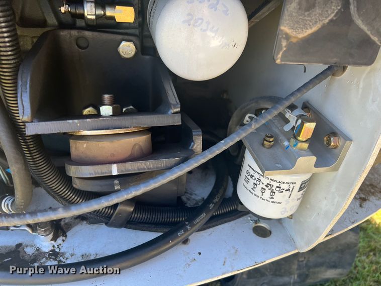 image for item HL9239 2011 Bobcat 325  mini excavator