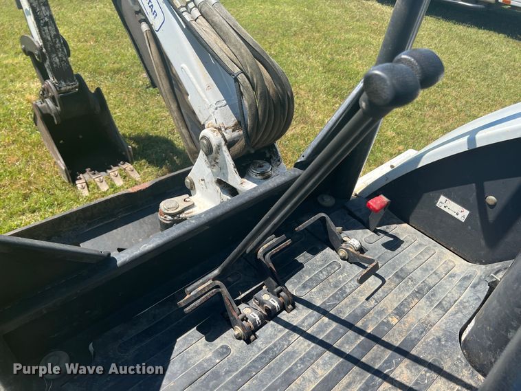 image for item HL9239 2011 Bobcat 325  mini excavator