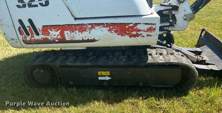 image for item HL9239 2011 Bobcat 325  mini excavator