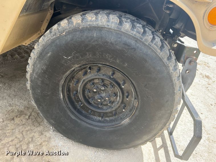 image for item HL9245 2007 Am General M998  SUV